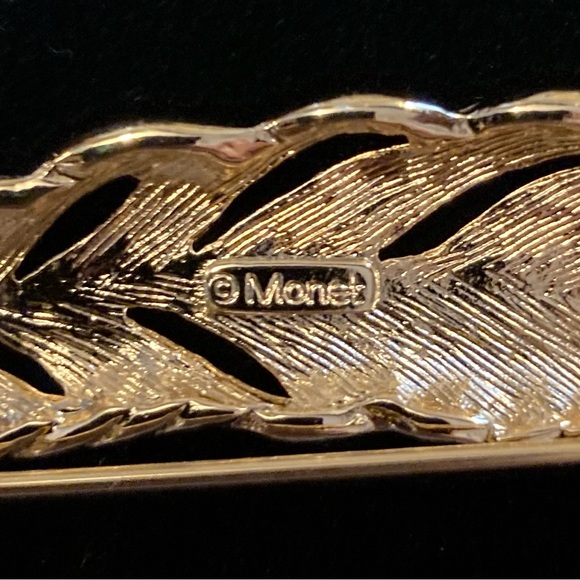 Vintage Monet Gold Tone Feather Brooch - Picture 9 of 10